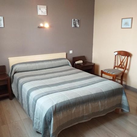 Hotel Le Lion D'Or Salbris Ngoại thất bức ảnh