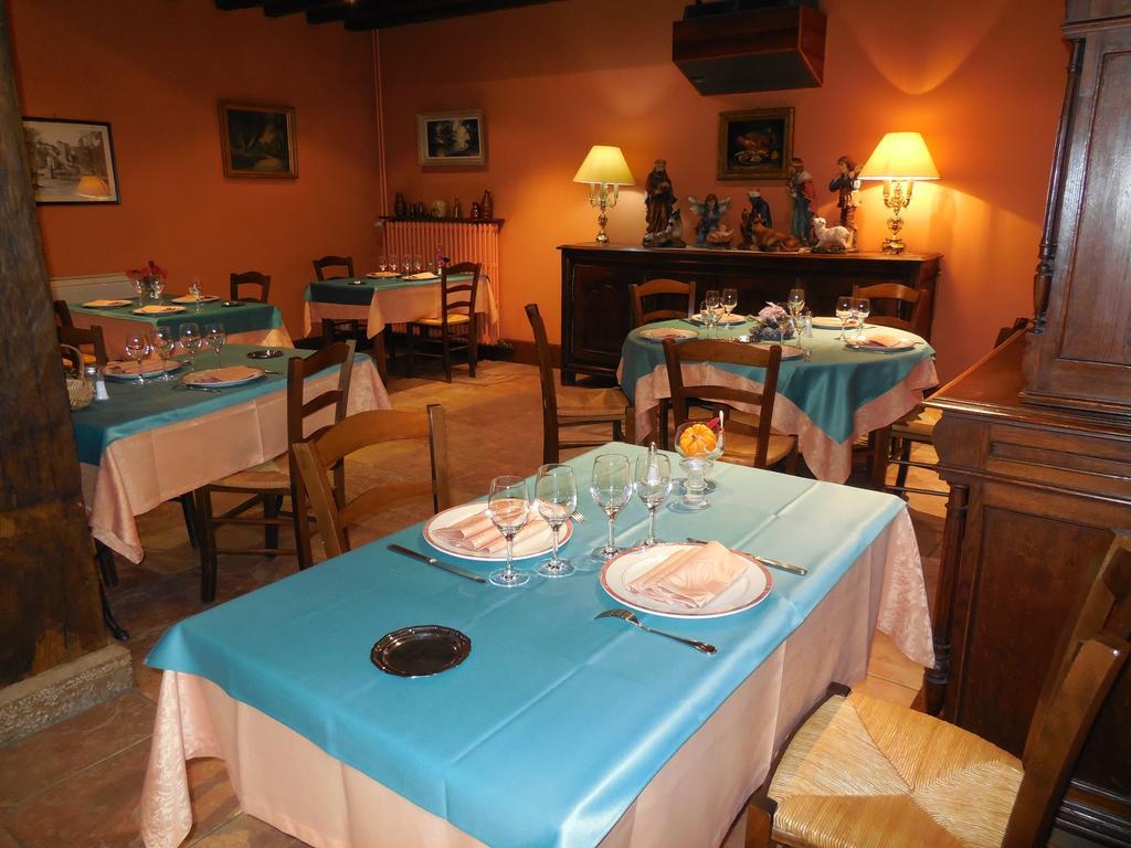 Hotel Le Lion D'Or Salbris Ngoại thất bức ảnh