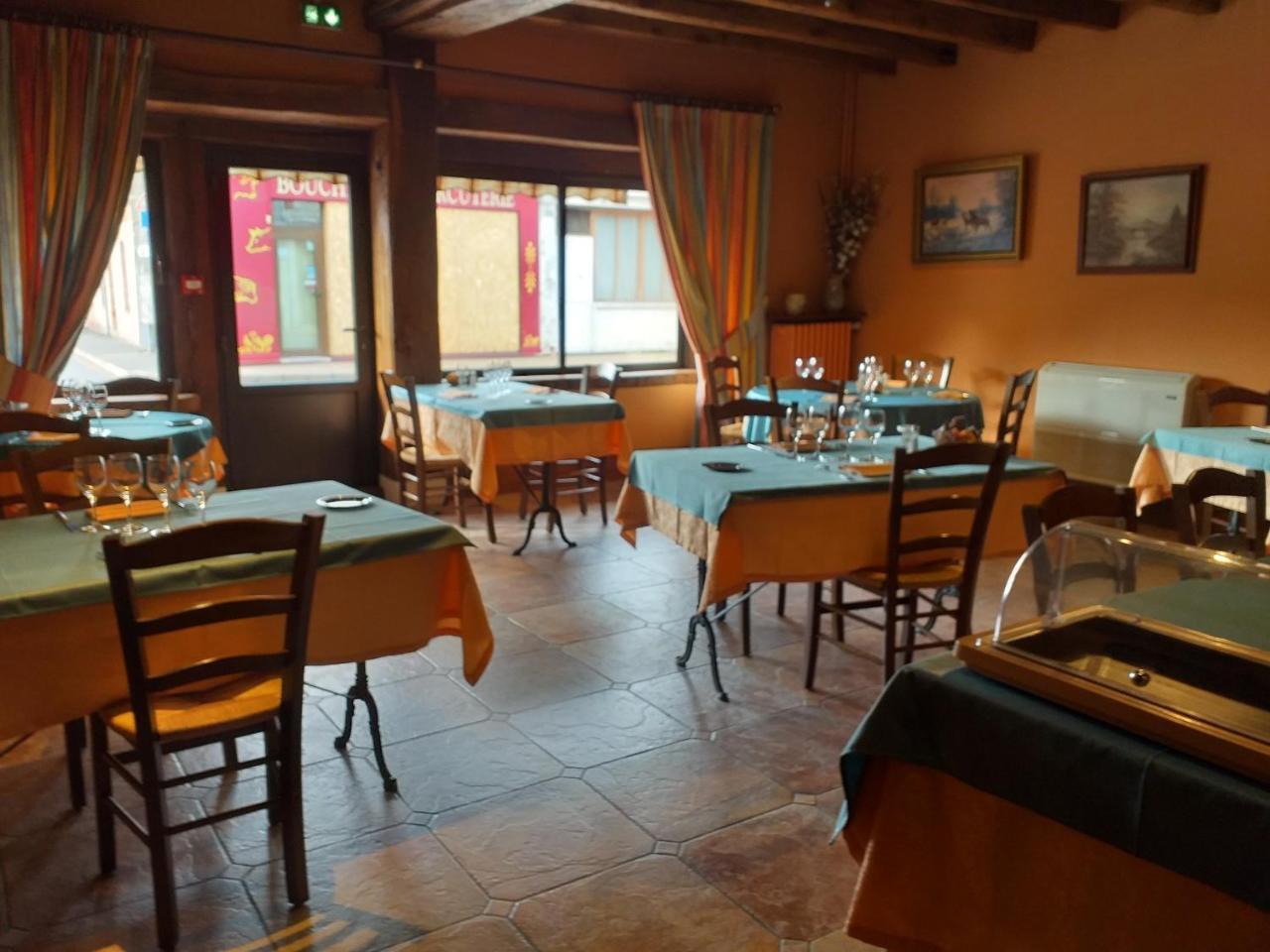 Hotel Le Lion D'Or Salbris Ngoại thất bức ảnh